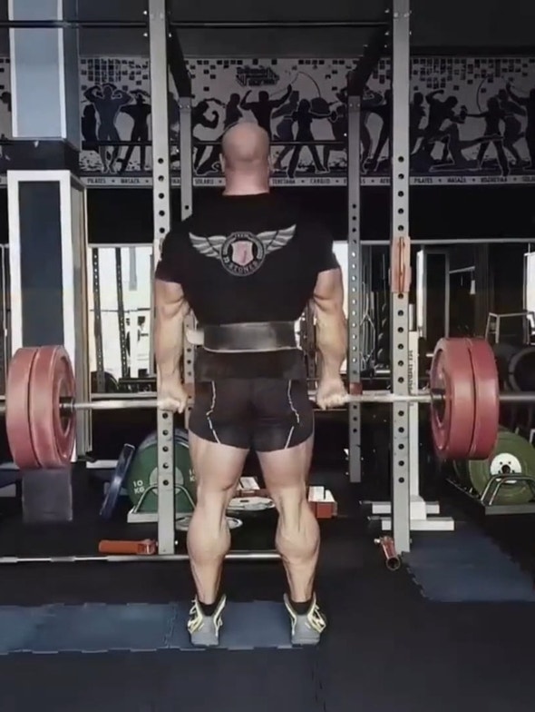 Petar Klančir IFBB Pro conseils pour entraînement fessiers et biceps fémoraux