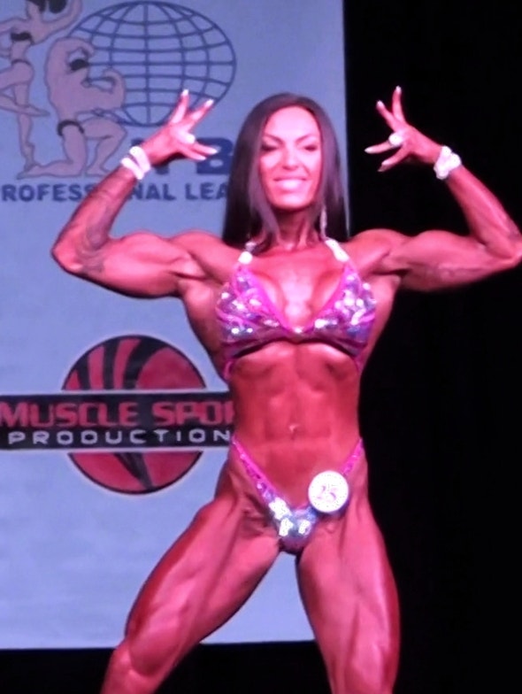 Doina gorun prend sa première victoire en tant que pro, au San Jose Pro Women's Physique