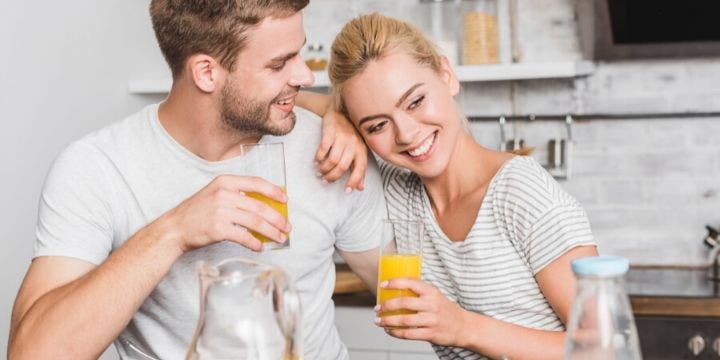 jeunes garçons dans la cuisine